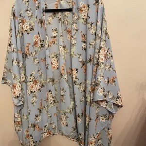 Entro Pastel Floral Kimono